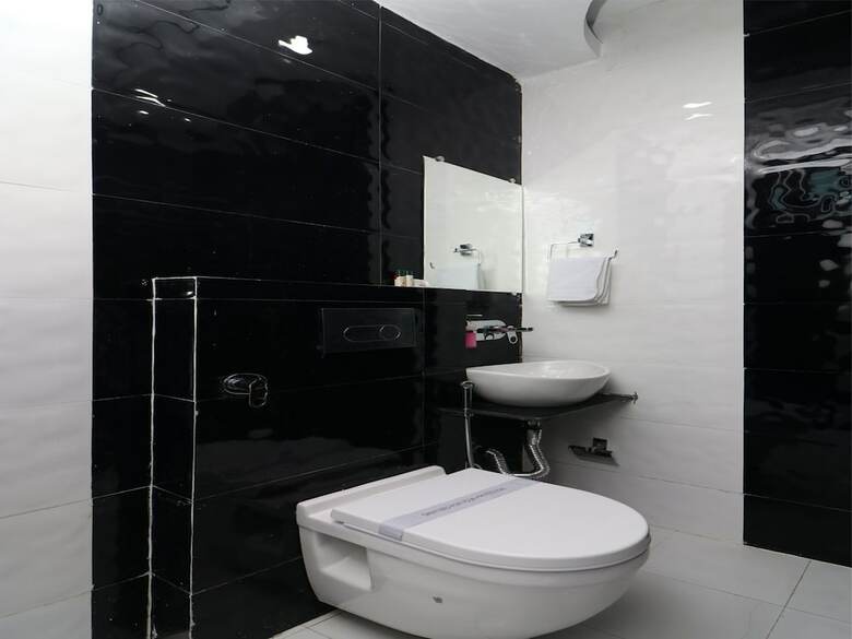 Oyo 15671 Hotel Jalsa Dlx