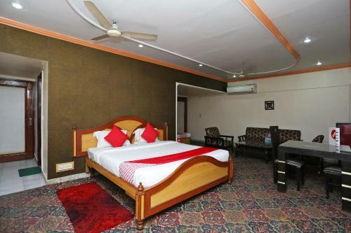 Oyo 15468 Hotel Sharda
