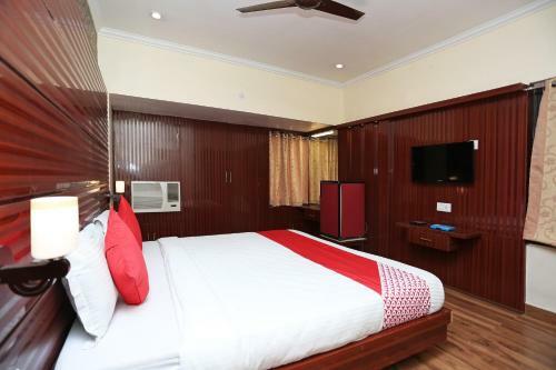 Oyo 15468 Hotel Sharda