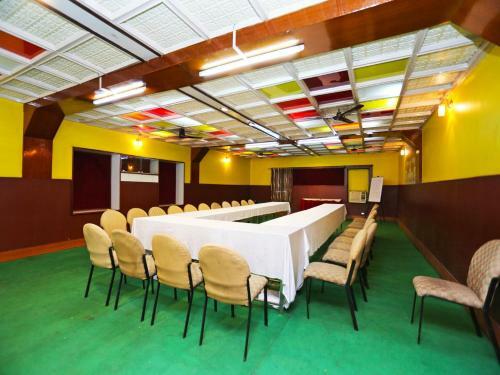 Oyo 15468 Hotel Sharda