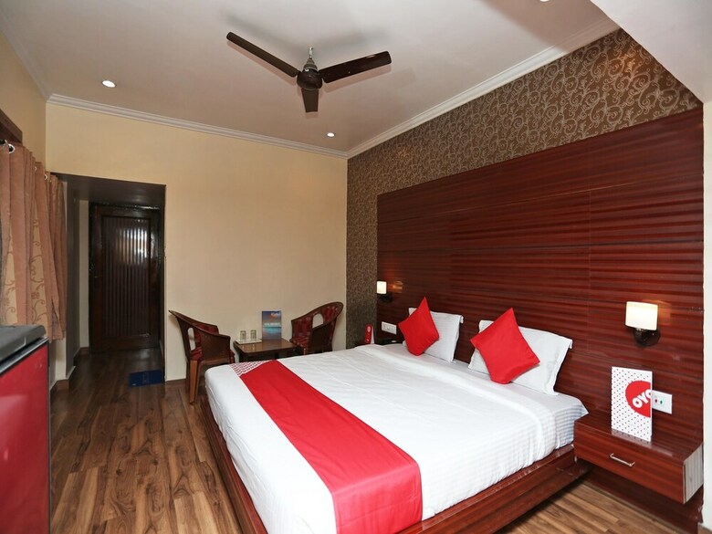 Oyo 15468 Hotel Sharda