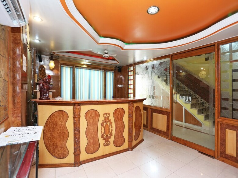 Oyo 15468 Hotel Sharda