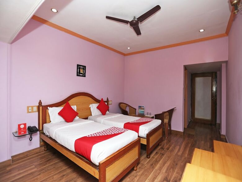 Oyo 15468 Hotel Sharda
