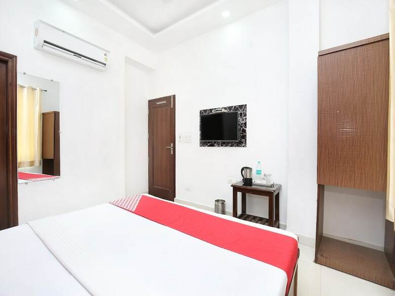Oyo 15652 Hotel 51
