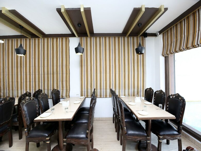 Oyo 15565 Hotel Midtown