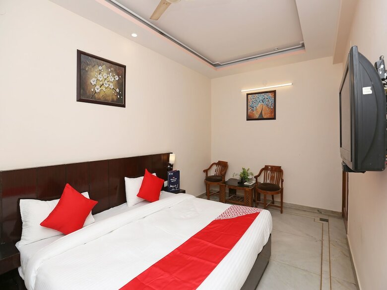 Oyo 14390 Hotel Samrat