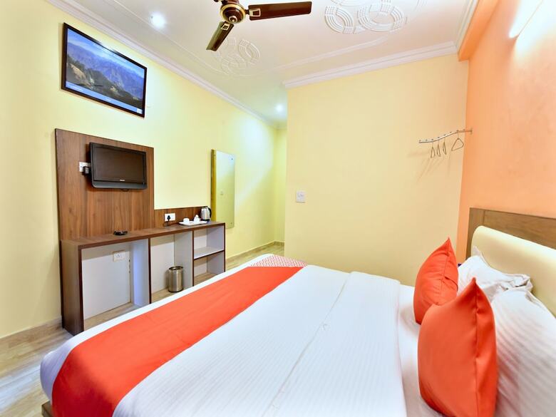 Oyo 12907 Hotel Isha Residency