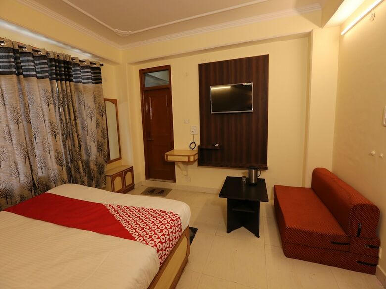 Hotel Oyo 14212 Tanwar Regency