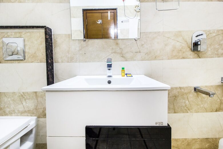 Fabhotel Mj Inn