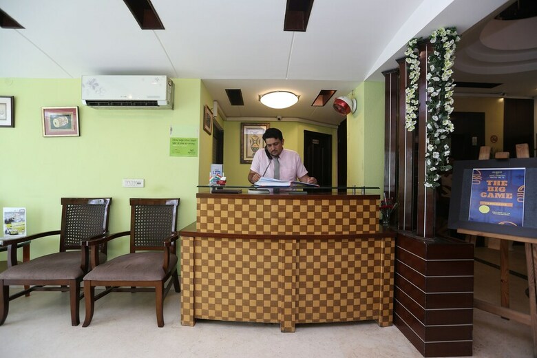 Hotel Capital O 15853 Four Sight