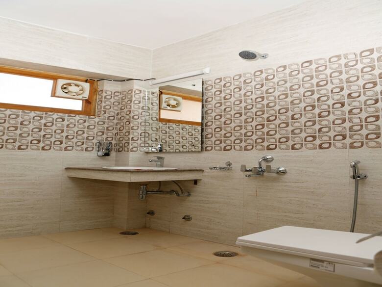 Oyo 11490 Hotel Royal Hill