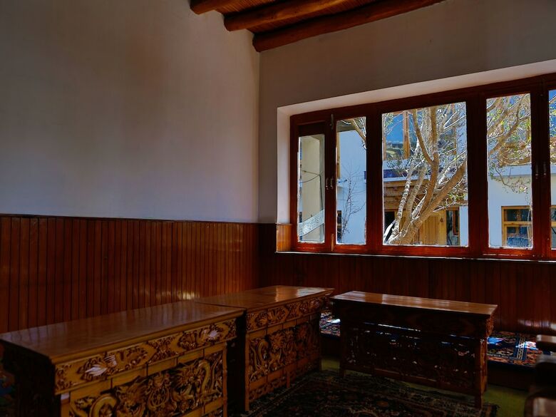 Oyo 11490 Hotel Royal Hill