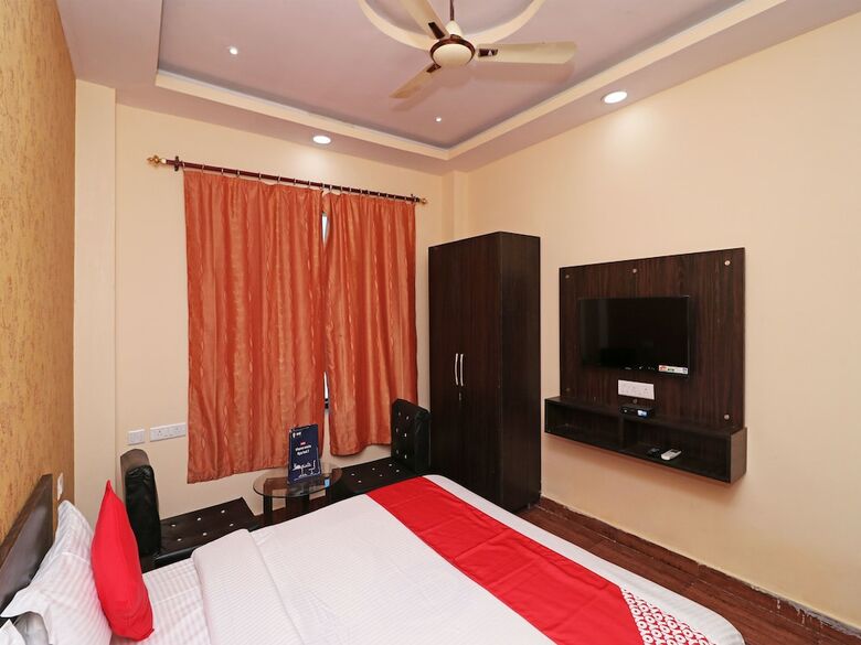 Oyo 13483 Hotel Aradhya's