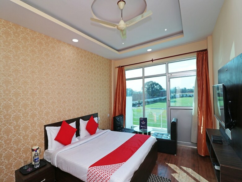 Oyo 13483 Hotel Aradhya's