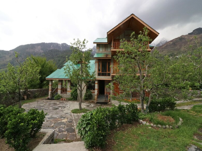 Hotel Oyo 14072 Home Luxurious Studios Rohtang Road
