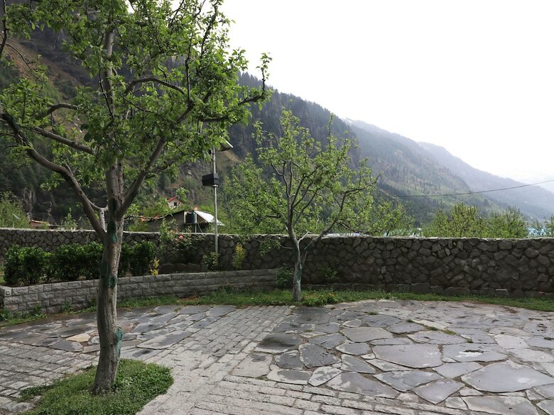 Hotel Oyo 14072 Home Luxurious Studios Rohtang Road