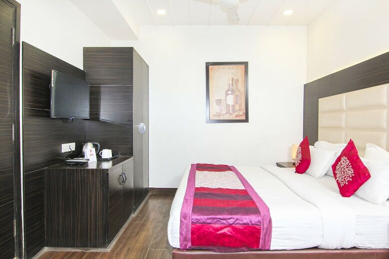 Hotel Oyo 3232 Royal Inn