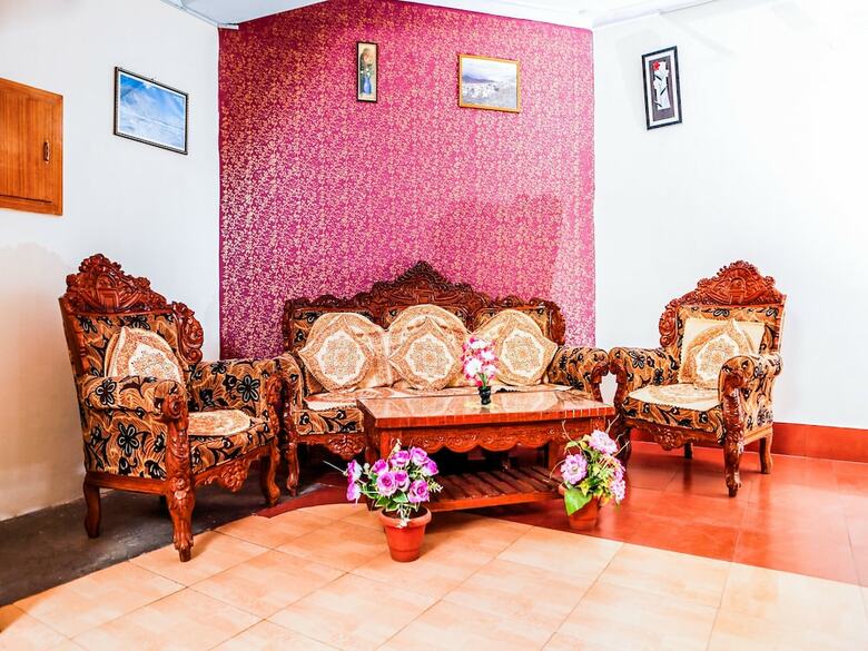 Oyo 14082 Hotel Himalayan Stays