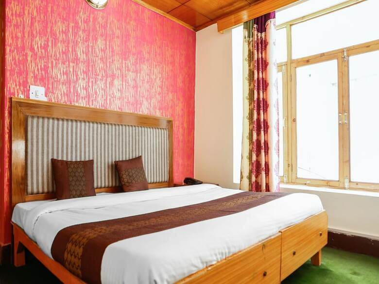Oyo 14082 Hotel Himalayan Stays