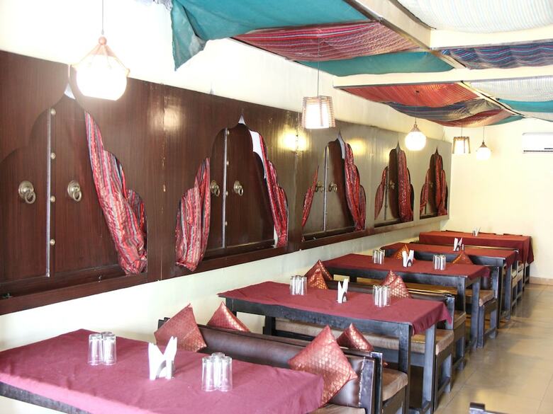 Oyo 14353 Hotel Roxas