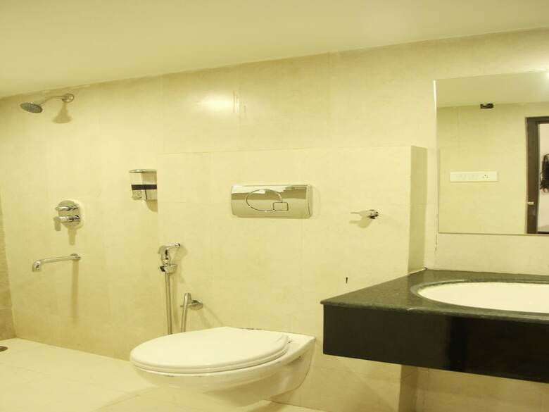 Oyo 14353 Hotel Roxas