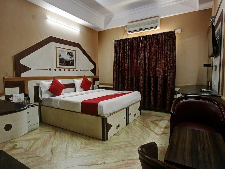 Hotel Oyo 13595 Vt Residency