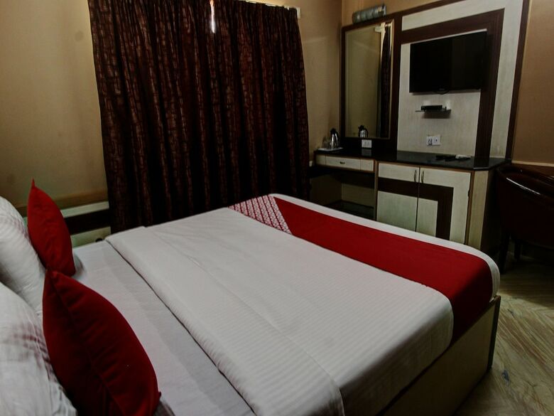 Hotel Oyo 13595 Vt Residency