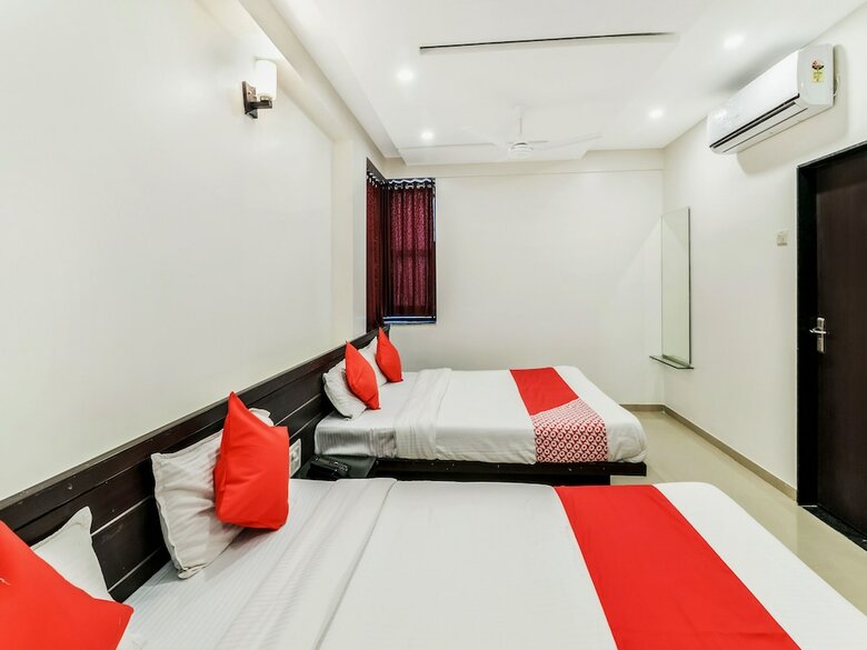 Oyo 12053 Hotel Shri Govind