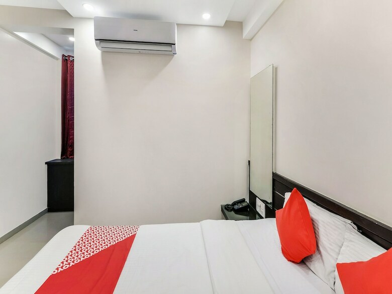 Oyo 12053 Hotel Shri Govind
