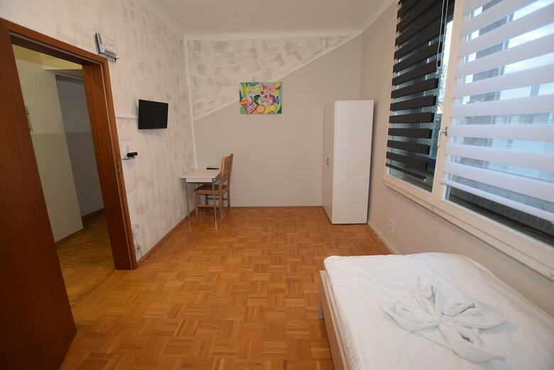 Ab Apartment 38
