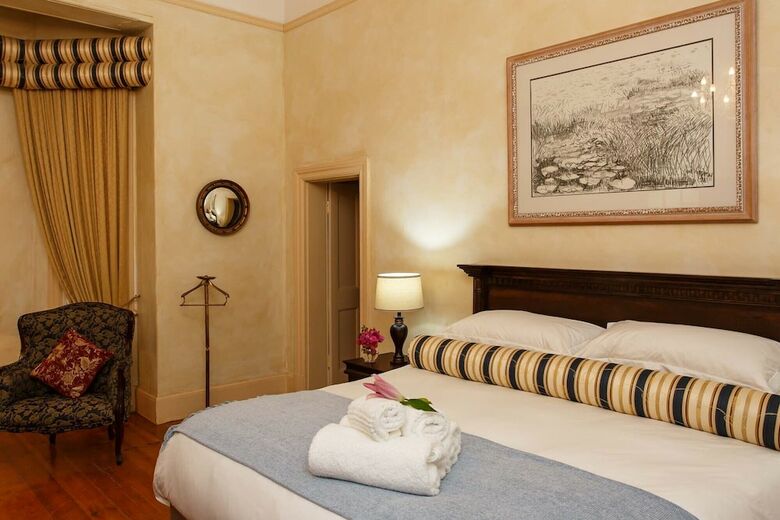 Bed & Breakfast Bakenskraal Ostrich Palace