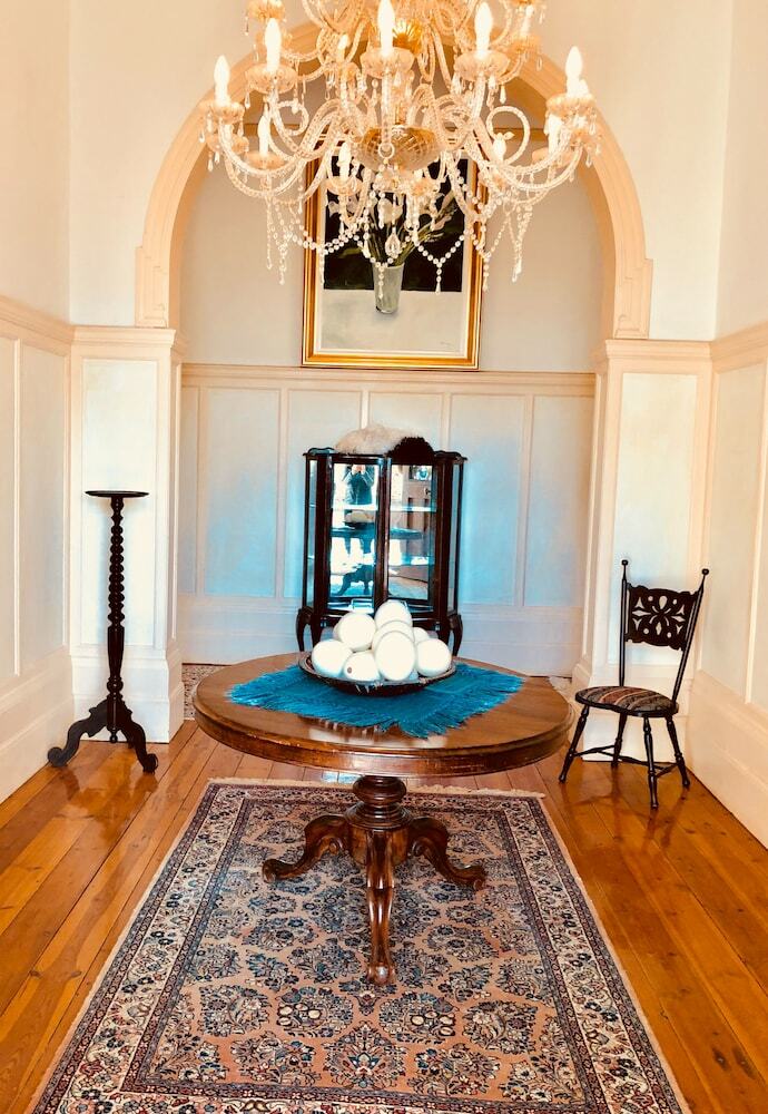 Bed & Breakfast Bakenskraal Ostrich Palace