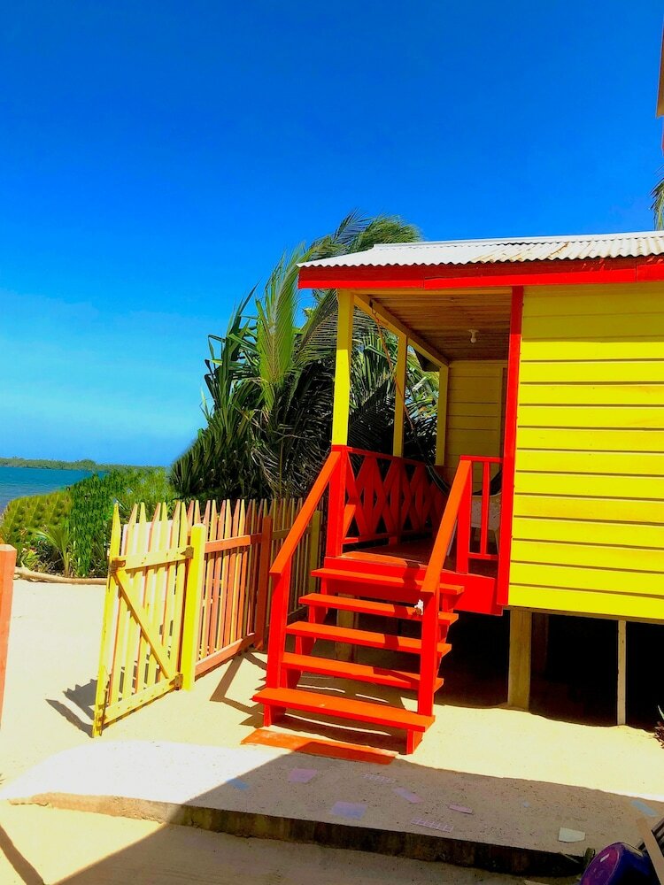 Julia�s Cabanas