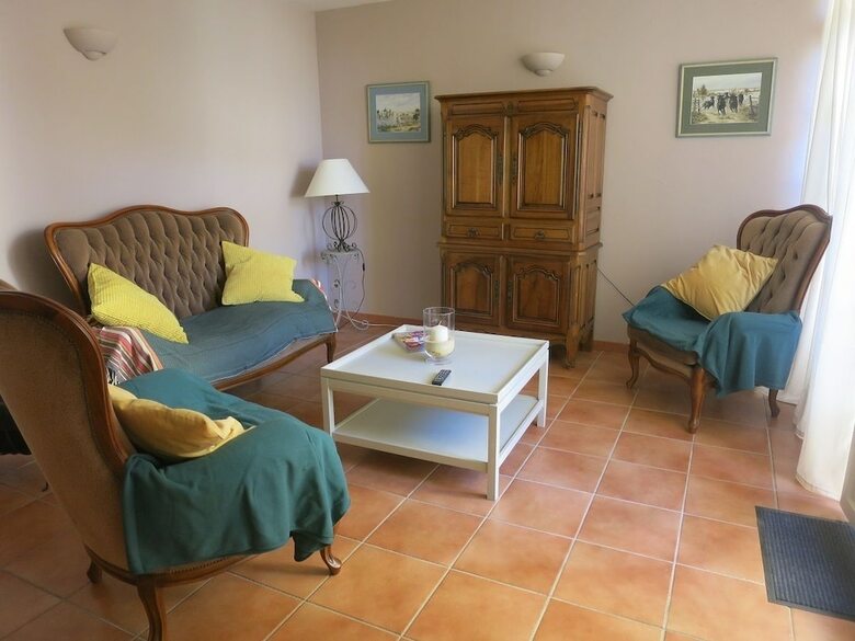 Hotel Entre Vignes Et Dentelles