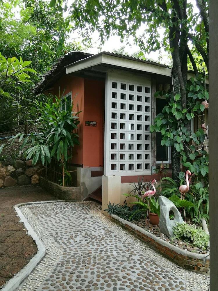 Hotel Baan Phuchalianglom