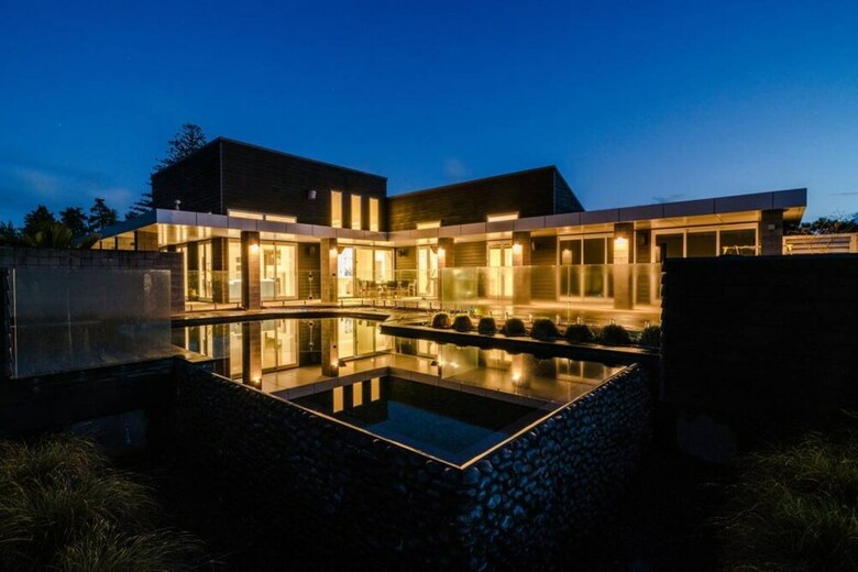 Karaka Luxury Vacation Home With Pool