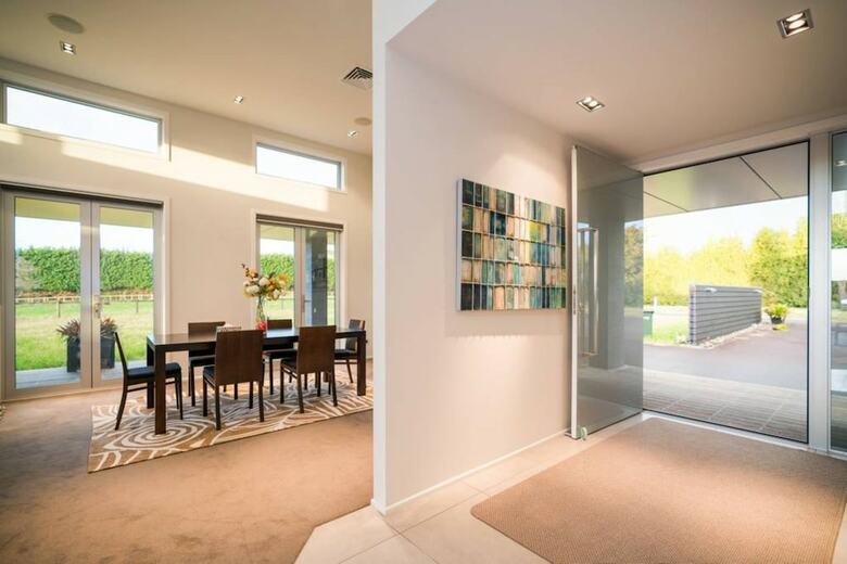 Karaka Luxury Vacation Home With Pool