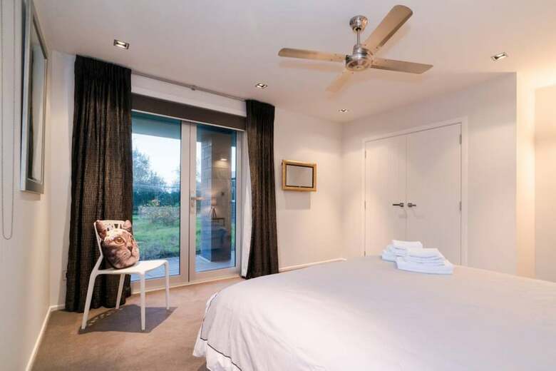 Karaka Luxury Vacation Home With Pool