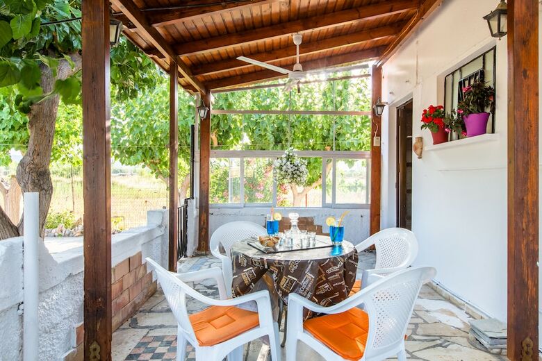 Aadonis Villa