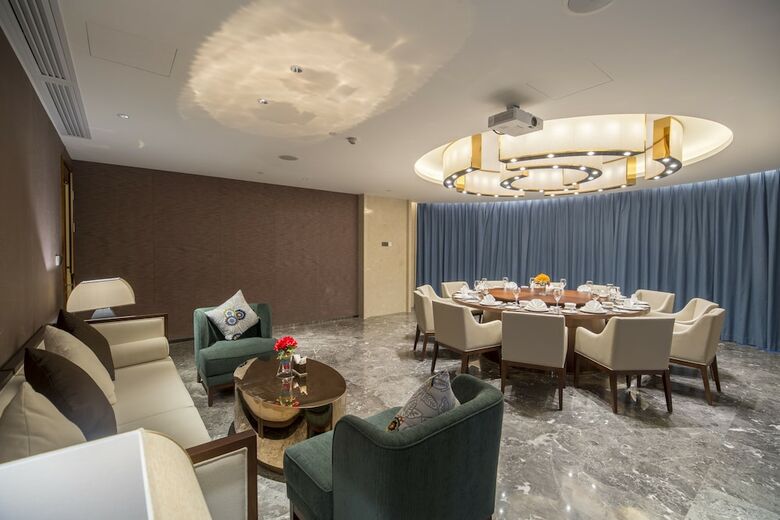Sunshine Bay Hotel