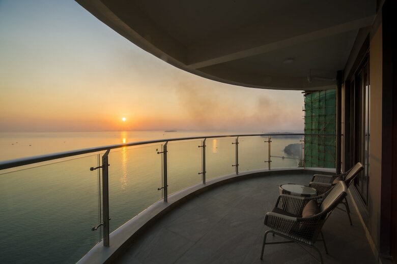 Sunshine Bay Hotel