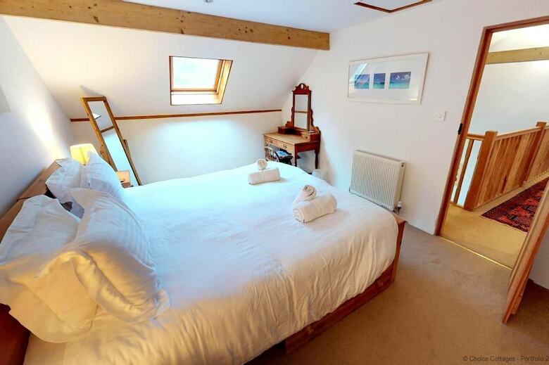 Buckland Brewer Cob Barn 2 Bedrooms