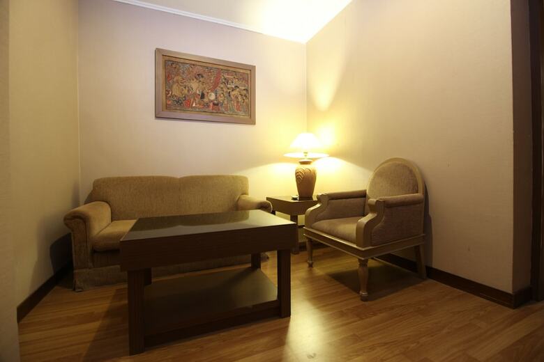 Hotel Reddoorz Premium @ Slamet Riyadi 2
