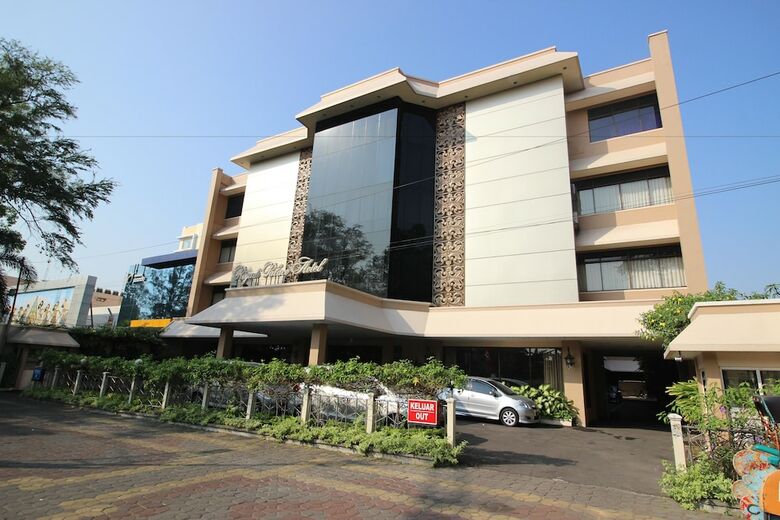 Hotel Reddoorz Premium @ Slamet Riyadi 2