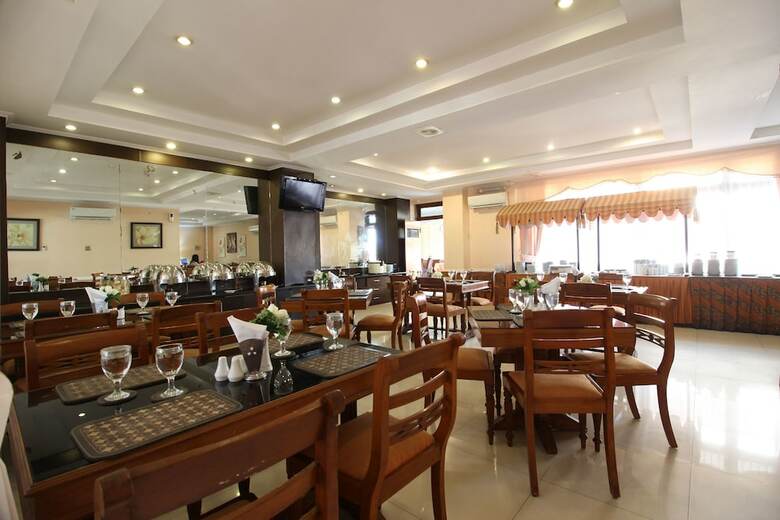 Hotel Reddoorz Premium @ Slamet Riyadi 2