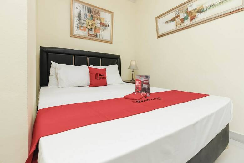 Hotel Reddoorz Plus @ Cikarang