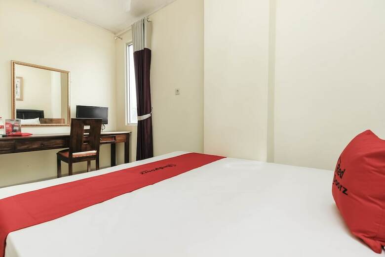 Hotel Reddoorz Plus @ Cikarang