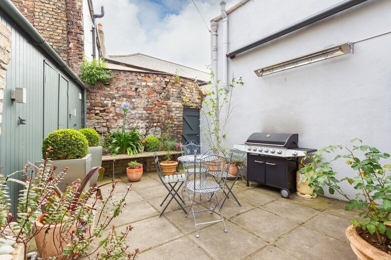 Apartamentos James Joyce Suite - Hiphipstay