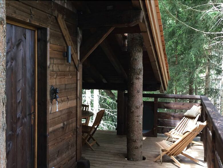 Cabane Entre Terre Et Ciel
