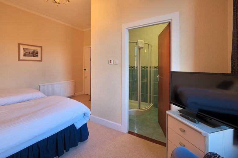 Hotel Cedars Guest House